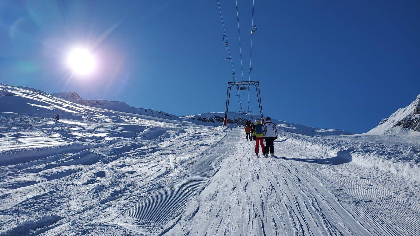 Hintertuxer Gletscher — boarding school campus