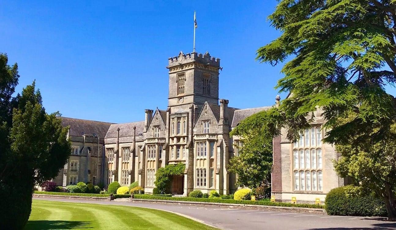 Queen's College — boarding school campus